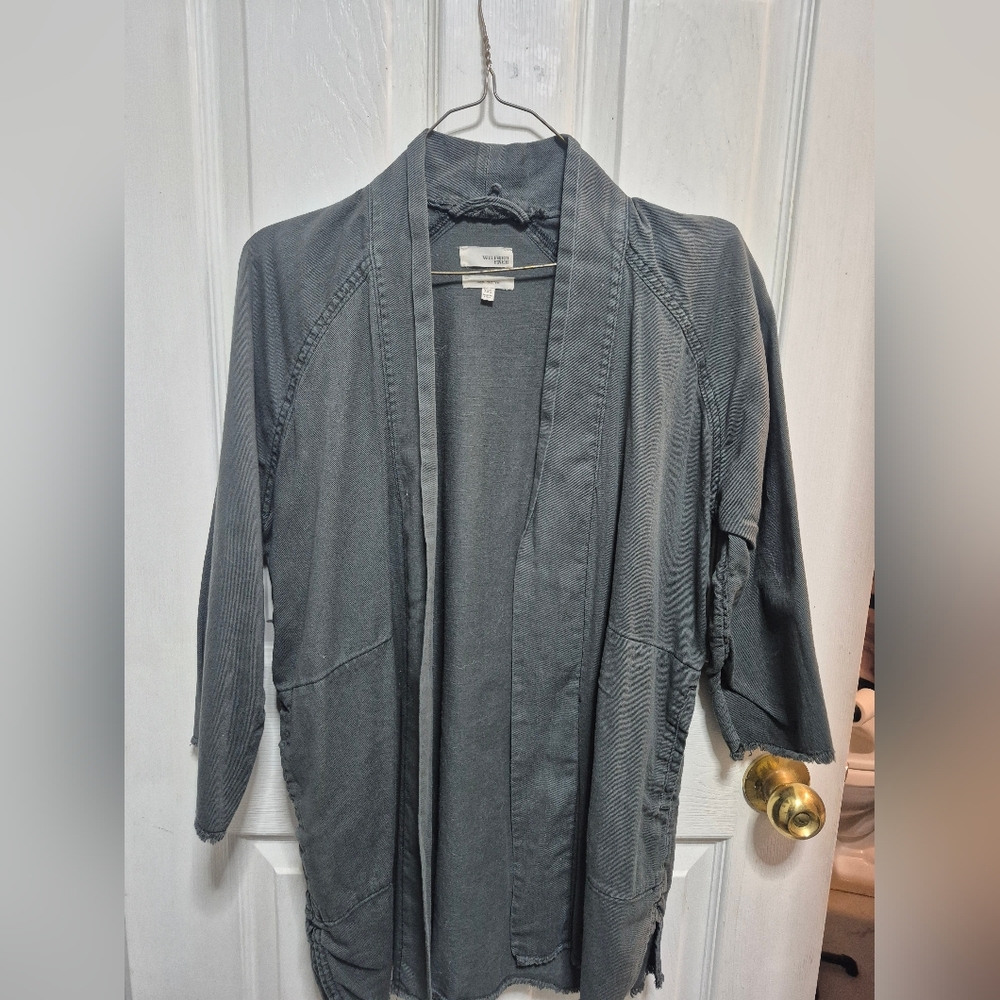 Wilfred Free Utilitarian 100% cotton blazer. Size deceiving, says XXS Fits M/L.